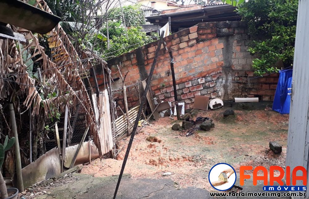 303 - Casa à venda no bairro NOSSA SENHORA DAS GRAÇAS  - Faria Imóveis 3