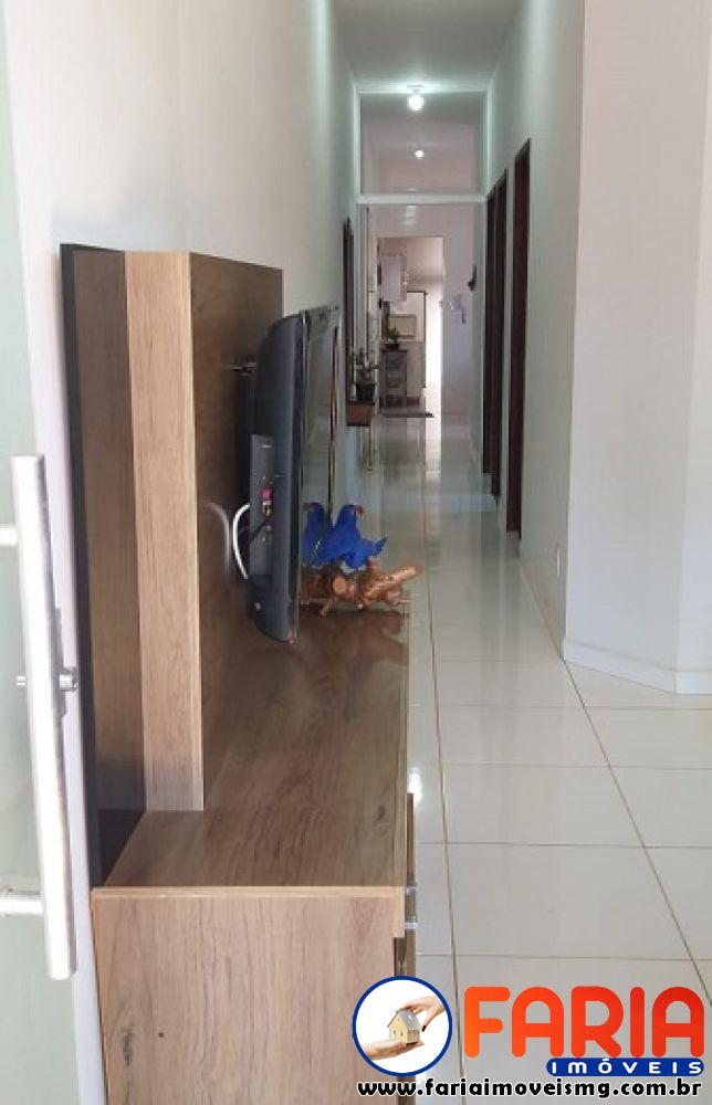 352 - Casa à venda no bairro SENADOR VALADARES - Faria Imóveis 10