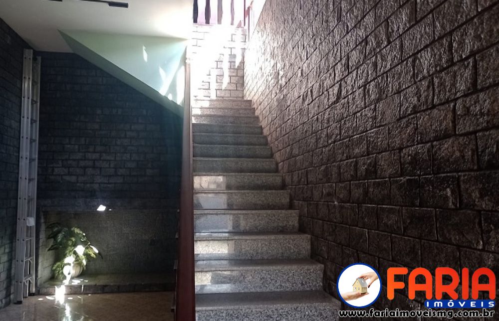 361 - Casa à venda no bairro VILA ROMUALDO - Faria Imóveis 2