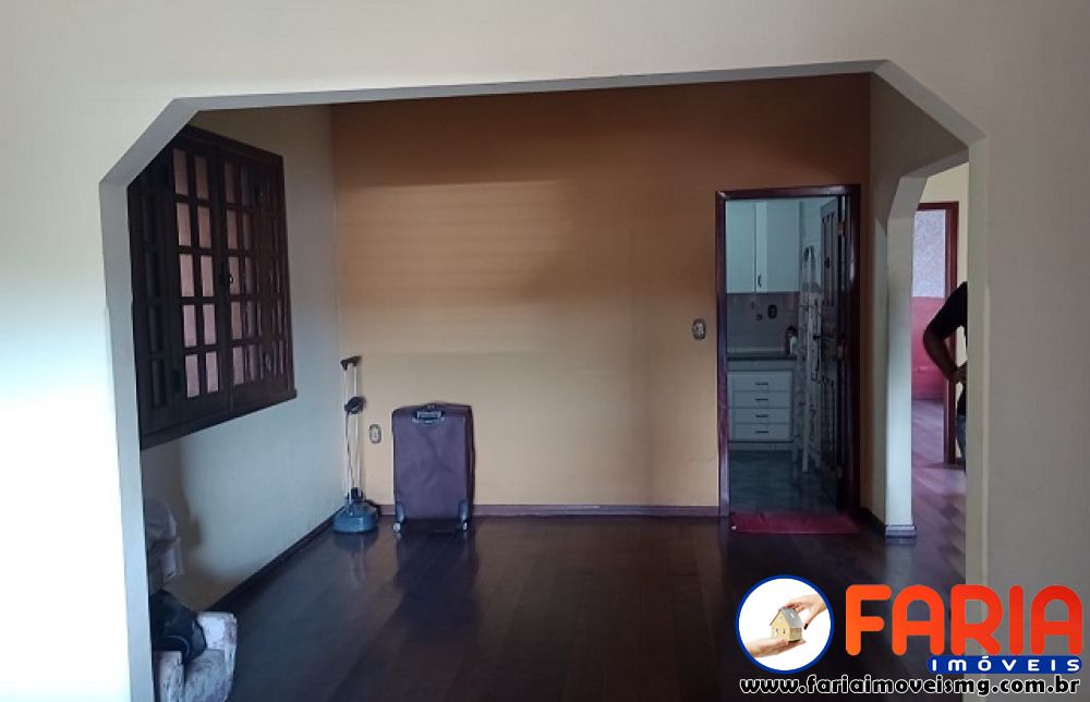 361 - Casa à venda no bairro VILA ROMUALDO - Faria Imóveis 16